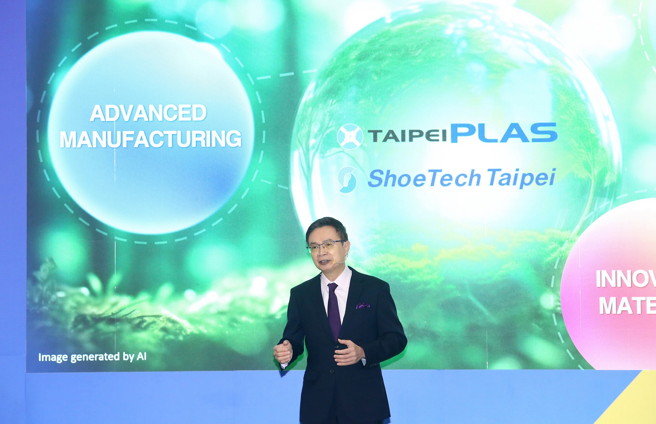 外貿協會董事長黃志芳於TaipeiPLAS & ShoeTech Taipei 2024開幕典禮中介紹本屆展覽亮點 